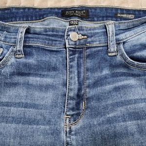 Judy Blue Distressed Blue Jeans  Size 15/32 Ankle Length